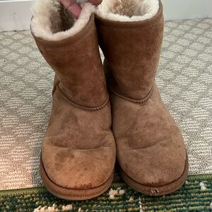Ugg boots ok conditions!! Size 6